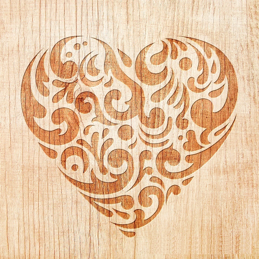 Motif de coeur décoratif gravé au laser