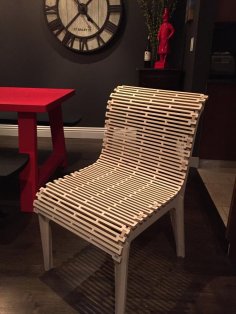 Modello di cerniera per soggiorno con sedia tagliata al laser