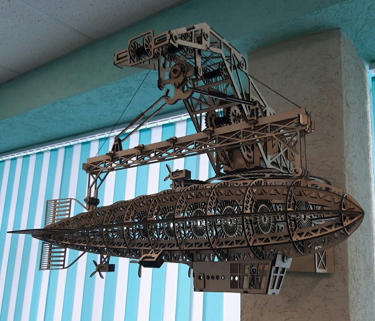 Lasergeschnittenes Luftschiff 3D-Holzpuzzle