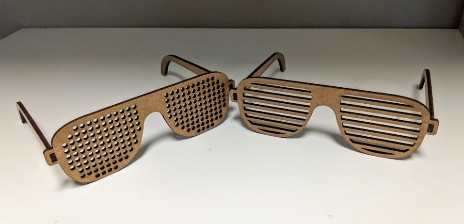 Gafas de bricolaje con persianas de madera cortadas con láser
