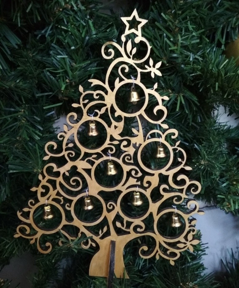 Décorations d'arbre de Noël en bois découpées au laser