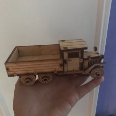 Camión de juguete de madera cortado con láser
