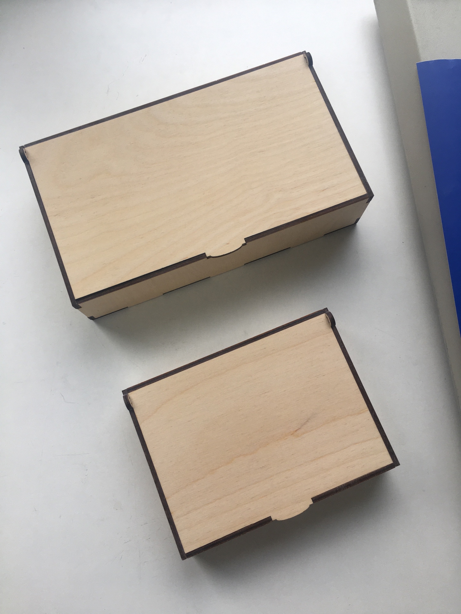 Boîtes en bois découpées au laser avec couvercles