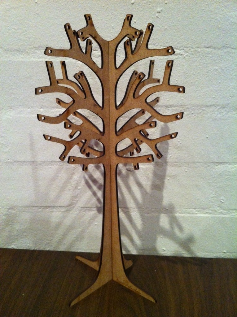 Árbol de exhibición de joyería de madera cortado con láser 3 mm