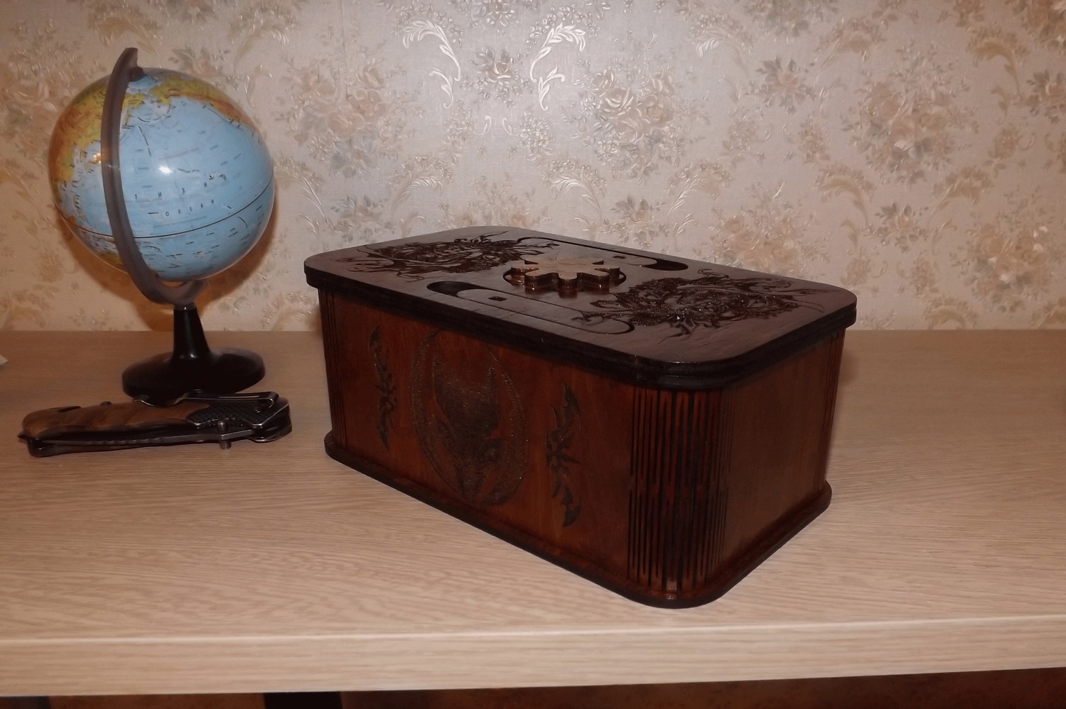 صندوق خشبي مقطوع بالليزر مع قفل