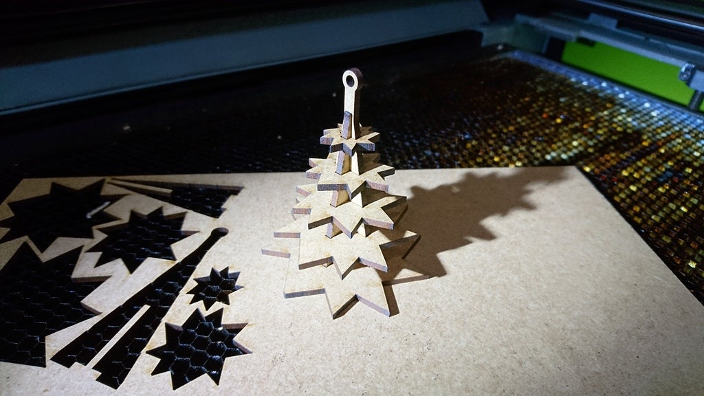 用于卷轴树的激光切割圣诞树装饰品 110x110x2.5
