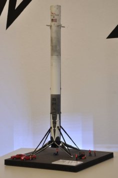 SpaceX Falcon 9 First Landed Orbital Booster 1/87 Scale (H0) 3D Printer Model