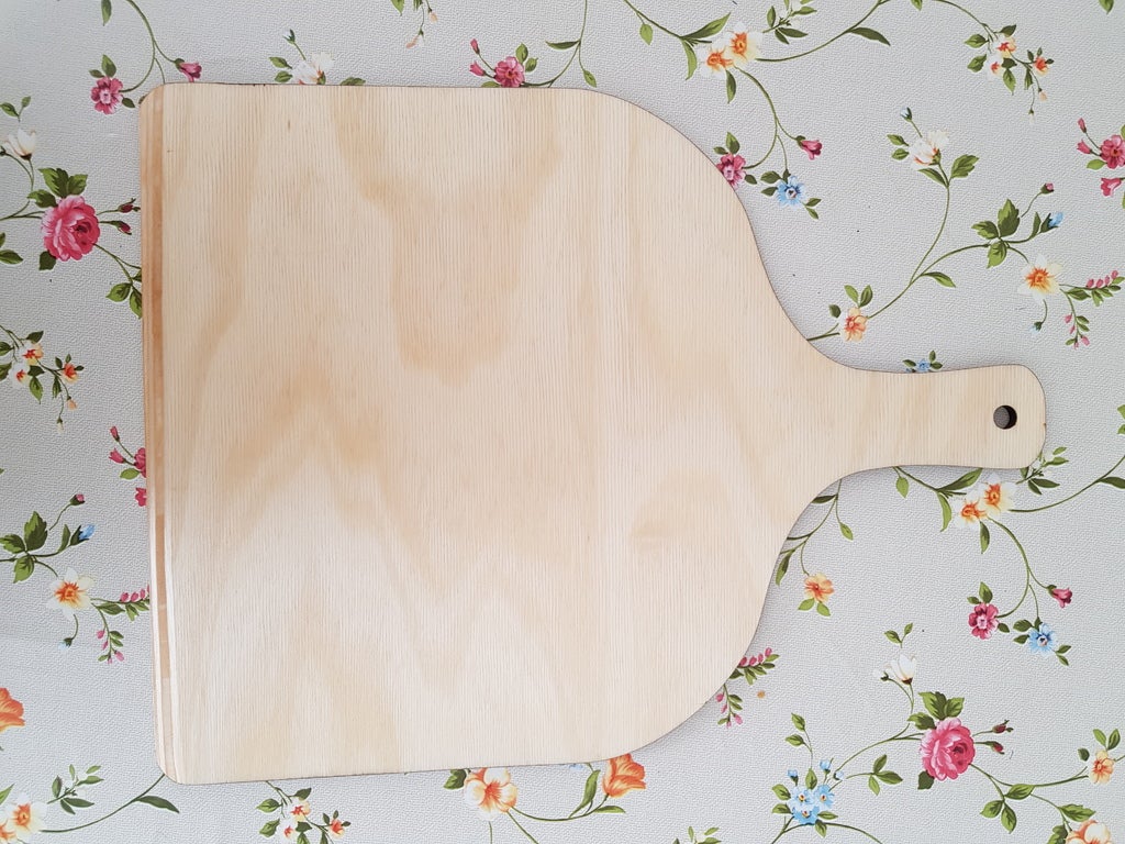 Cáscara de pizza cortada con láser de madera contrachapada con mango corto de 6 mm