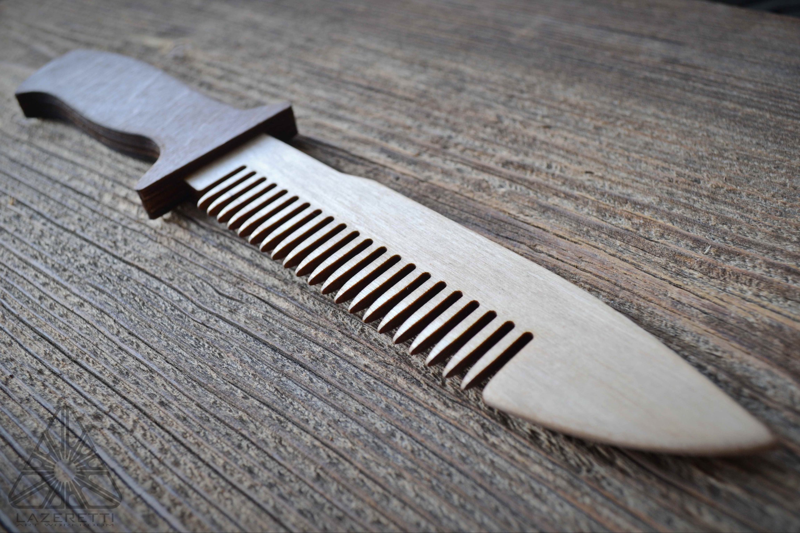 Peine de cuchillo de madera cortado con láser