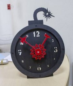 Laserowo wycinany zegar stołowy z bombą