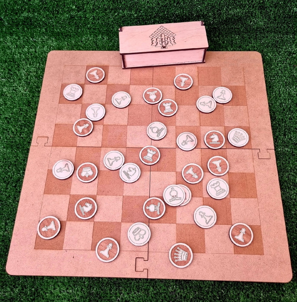 लेजर कट पोर्टेबल शतरंज सेट लकड़ी के शतरंज बोर्ड शतरंज के टुकड़े