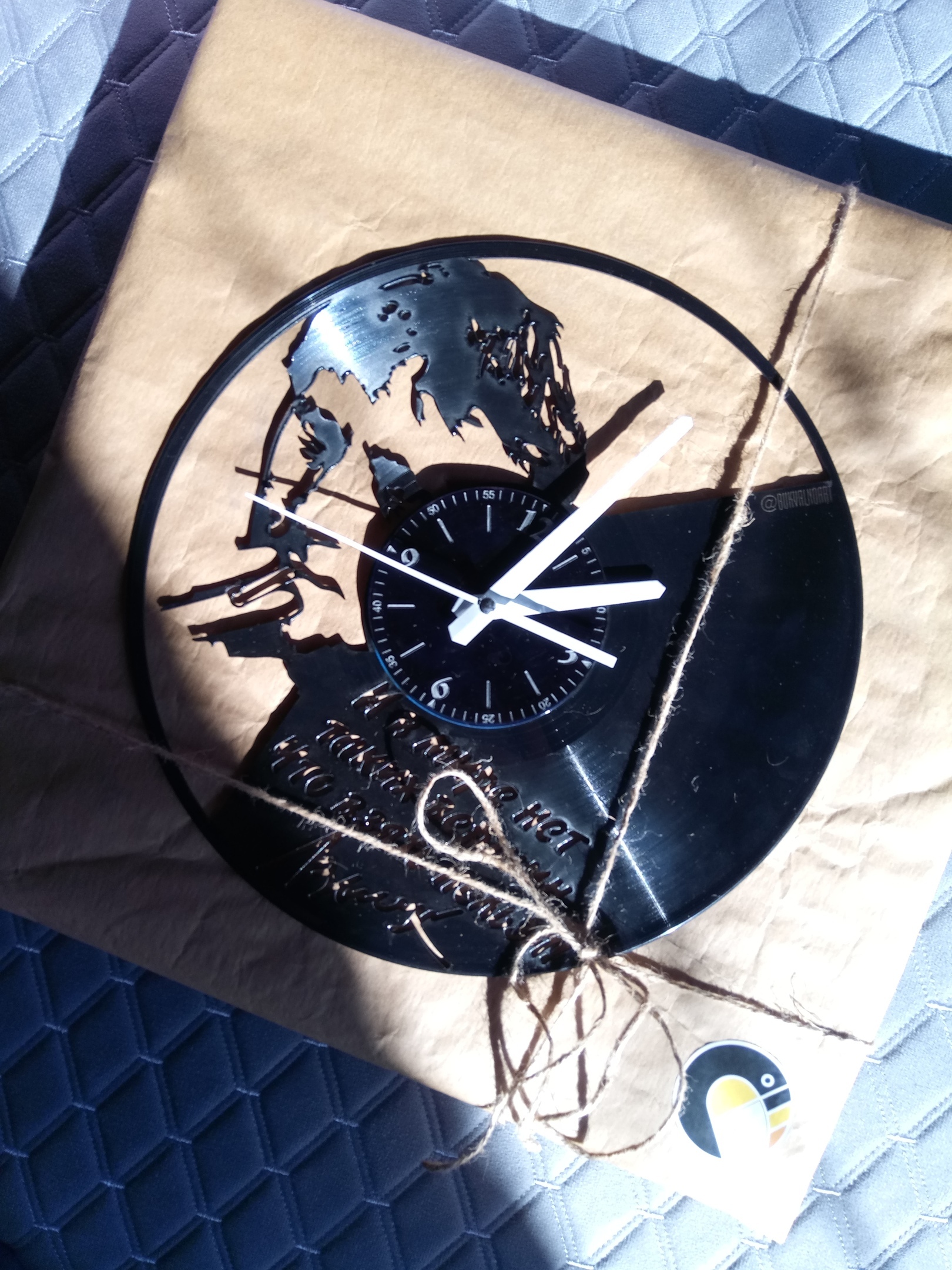 Horloge murale avec disque vinyle Vladimir Vysotsky découpé au laser