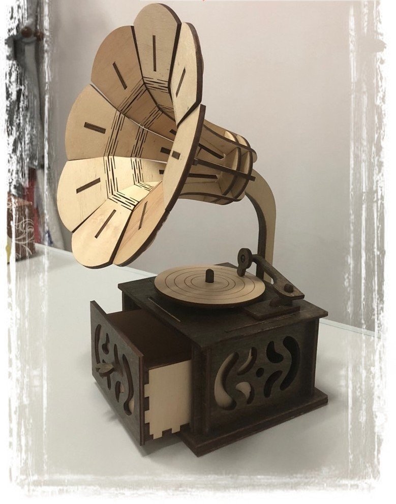 Modelo 3D de gramófono de madera cortado con láser