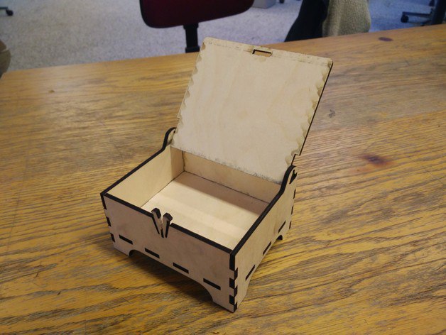 Коробка с крышкой, вырезанной лазером