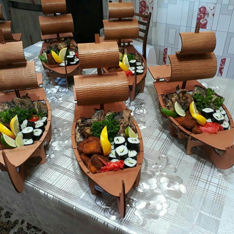 Modello di barca per sushi tagliato al laser