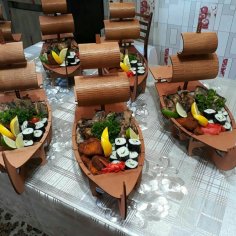 Plantilla de barco de sushi cortado con láser