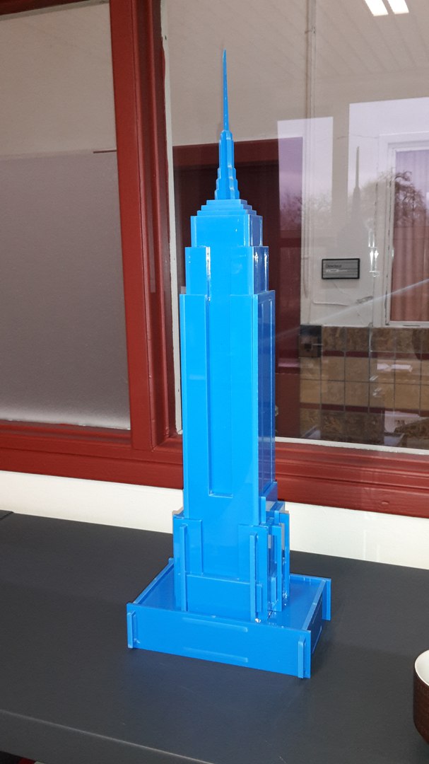 Empire State Building com corte a laser